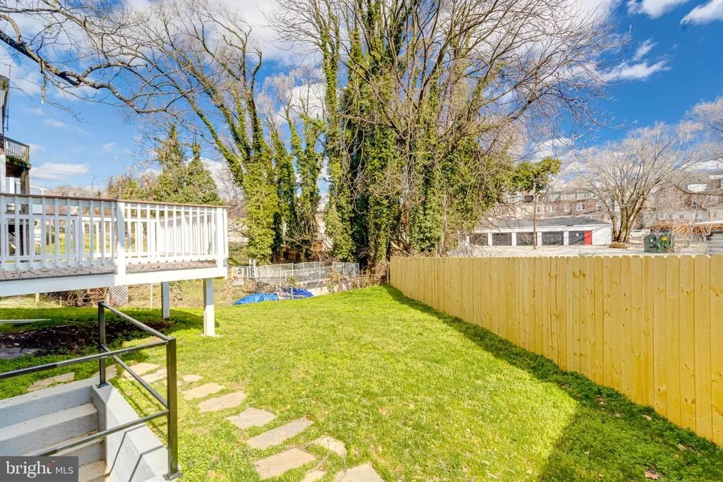 Photo of 605 WALNUT AVENUE