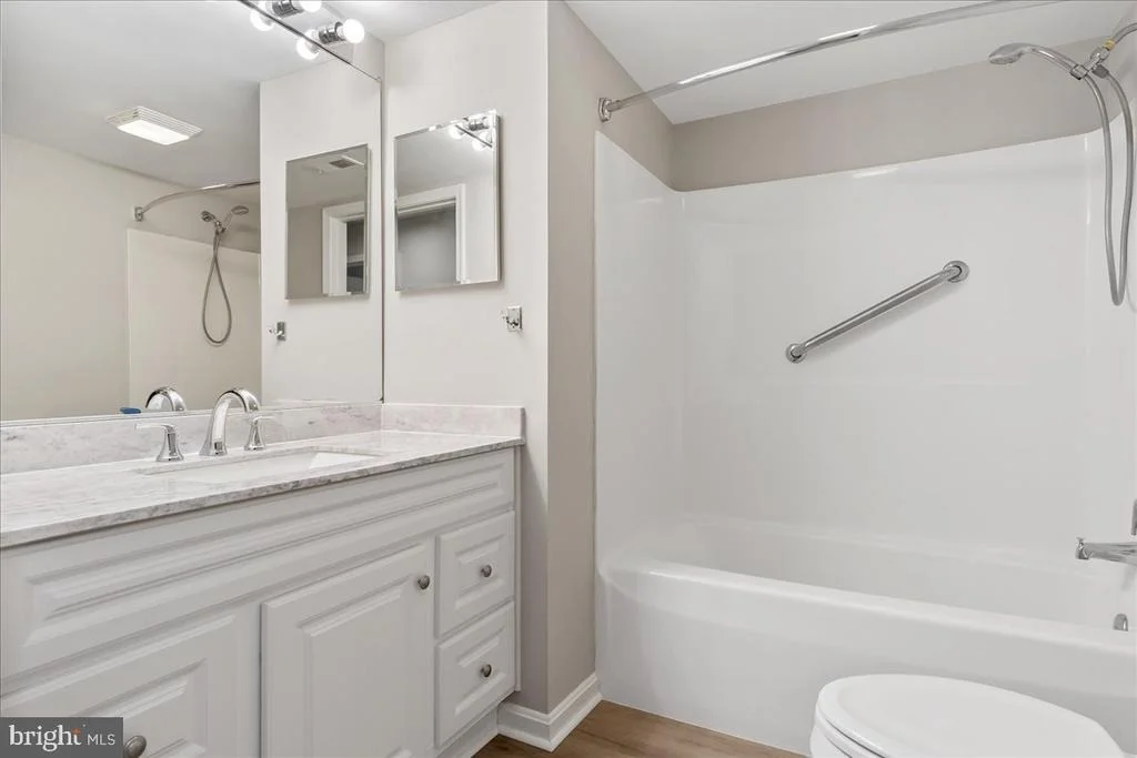 Photo of Unit 3C at 3810 NORMANDY DRIVE
