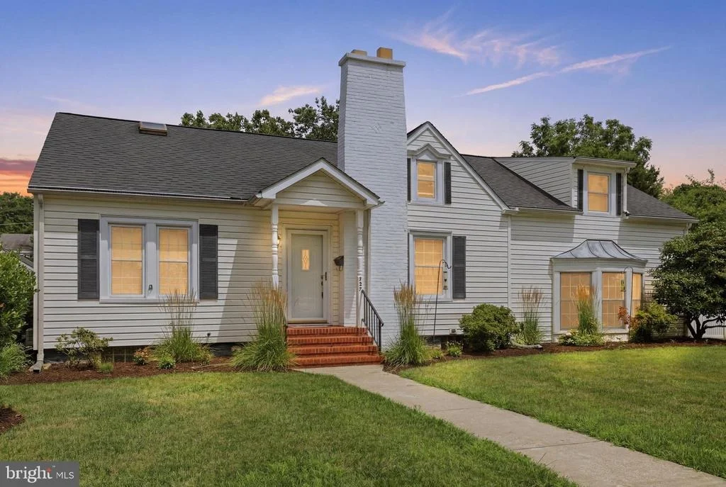 Photo of 727 N GOVERNORS AVENUE