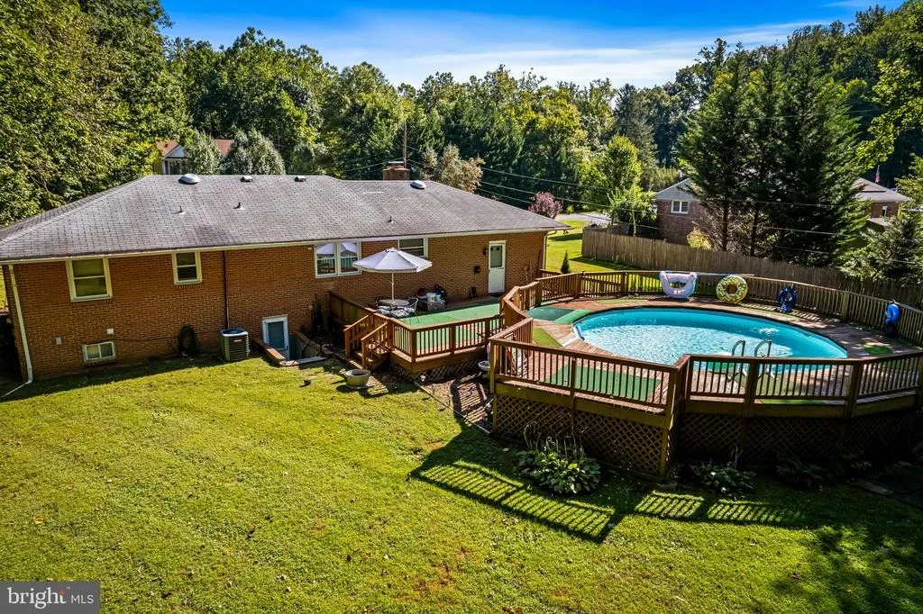 Photo of 410 STONEY TERRACE