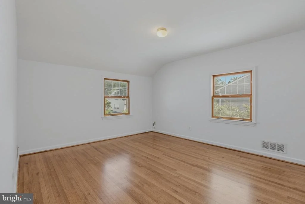Photo of 717 MAPLETON ROAD