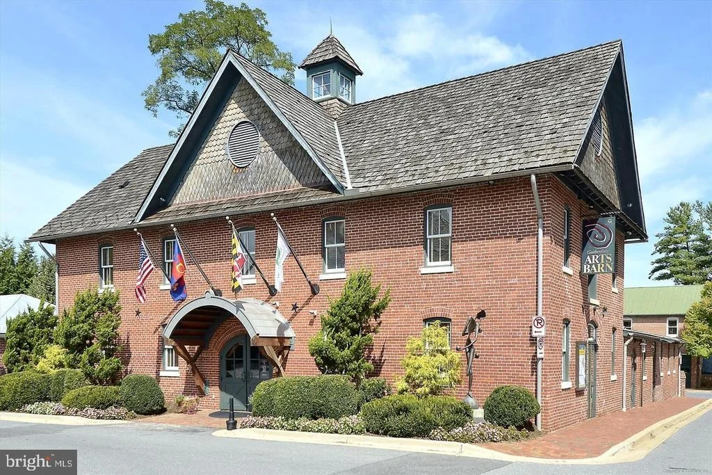 Photo of 465 TSCHIFFELY SQUARE ROAD