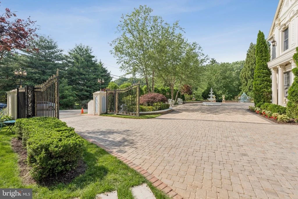 Photo of 423 SENECA ROAD
