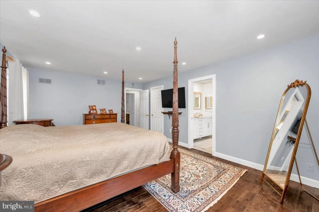 Photo of 10101 LLOYD ROAD