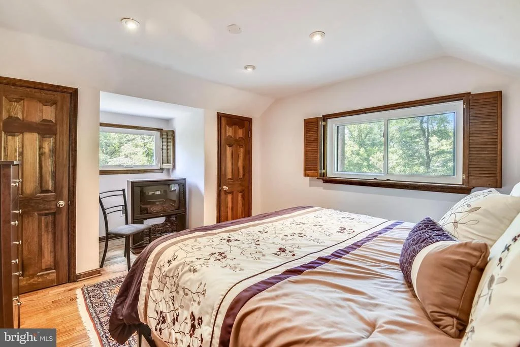 Photo of 9919 MACARTHUR BOULEVARD