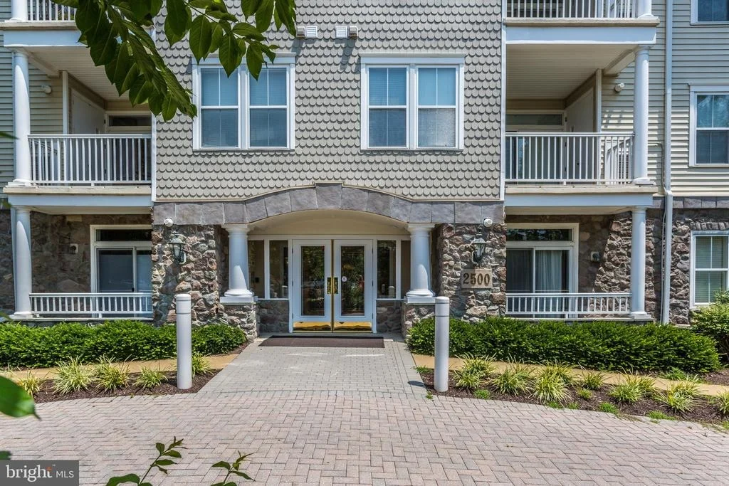 Photo of Unit 304 at 2500 WATERSIDE DRIVE