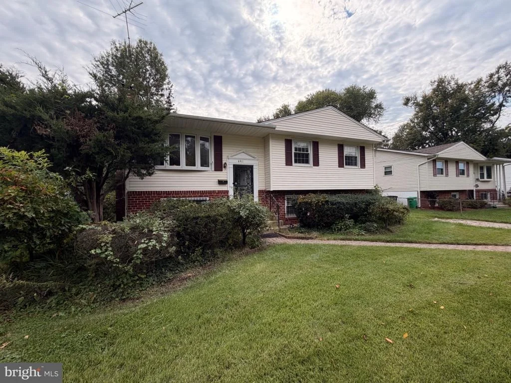 Photo of 6911 CANYON DRIVE