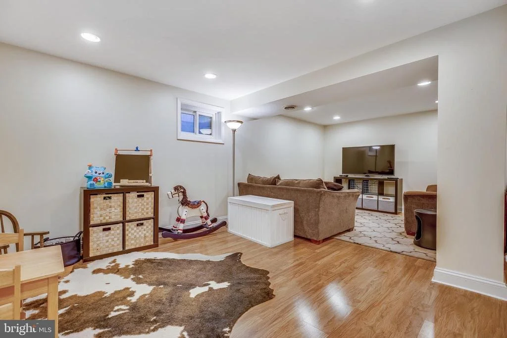Photo of 10105 MEREDITH AVENUE
