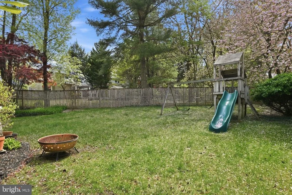 Photo of 289 COLLEGE MANOR DRIVE