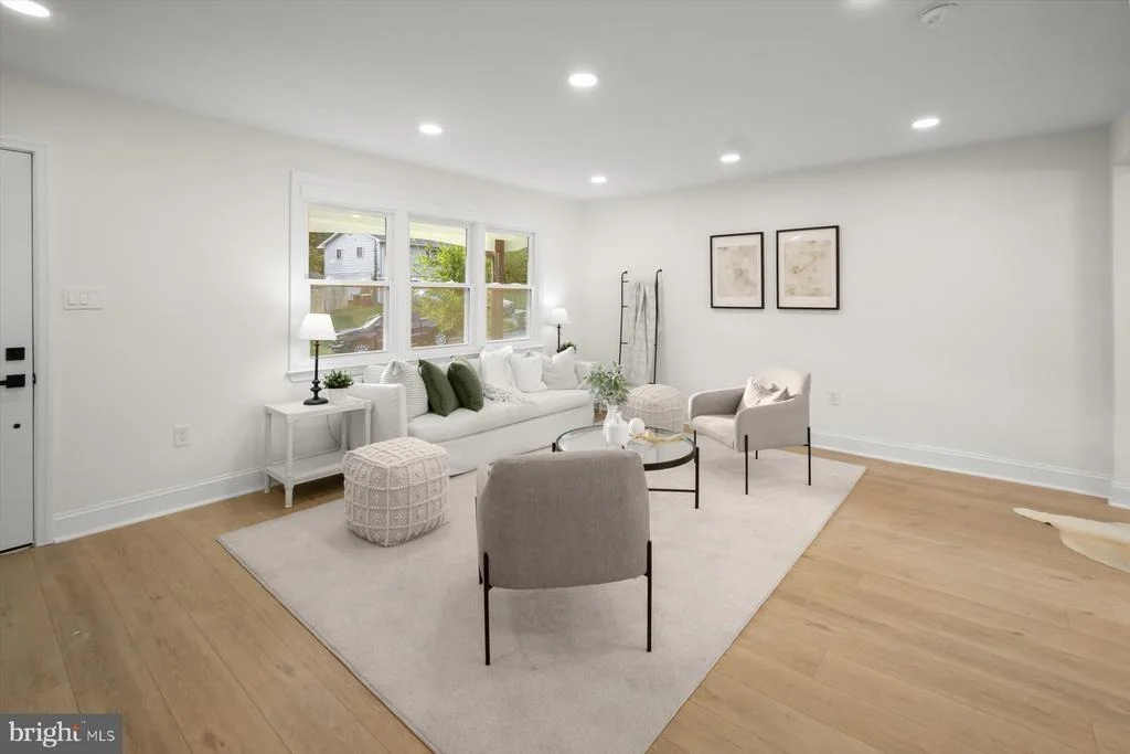 Photo of 5918 SOUTHGATE DRIVE
