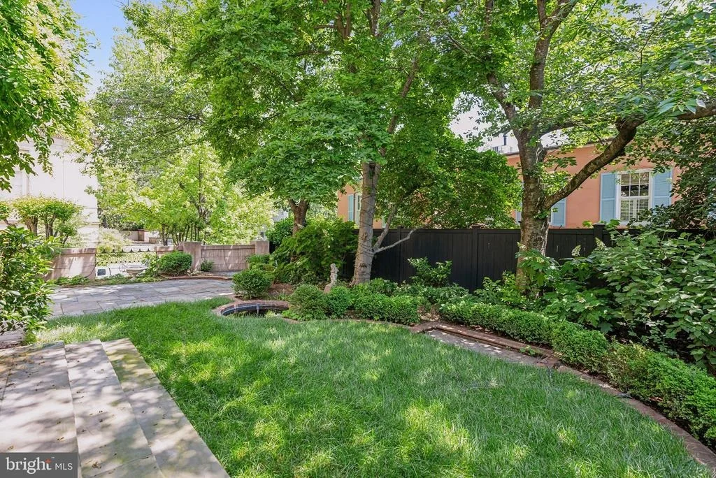 Photo of 1527 35TH STREET NW