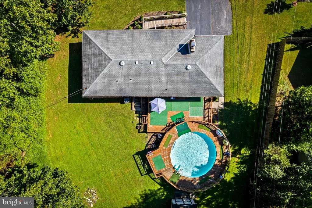 Photo of 410 STONEY TERRACE