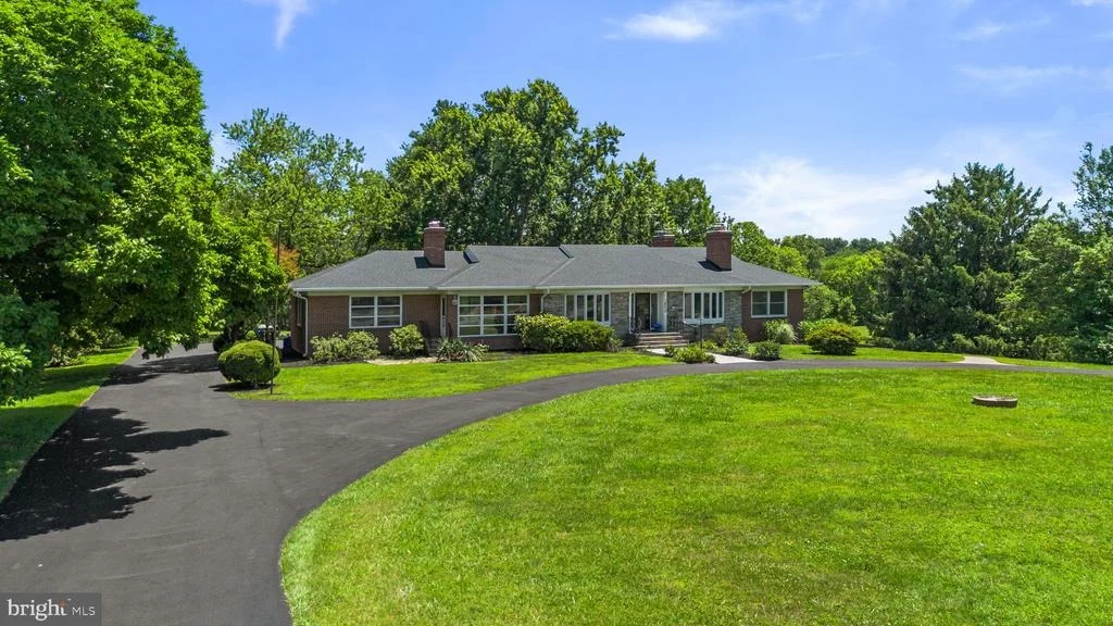 Photo of 18015 MUNCASTER ROAD