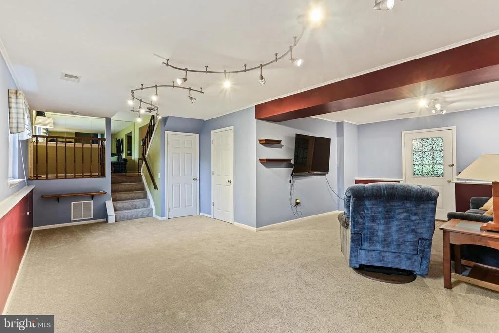 Photo of 10000 MADRONAWOOD DRIVE