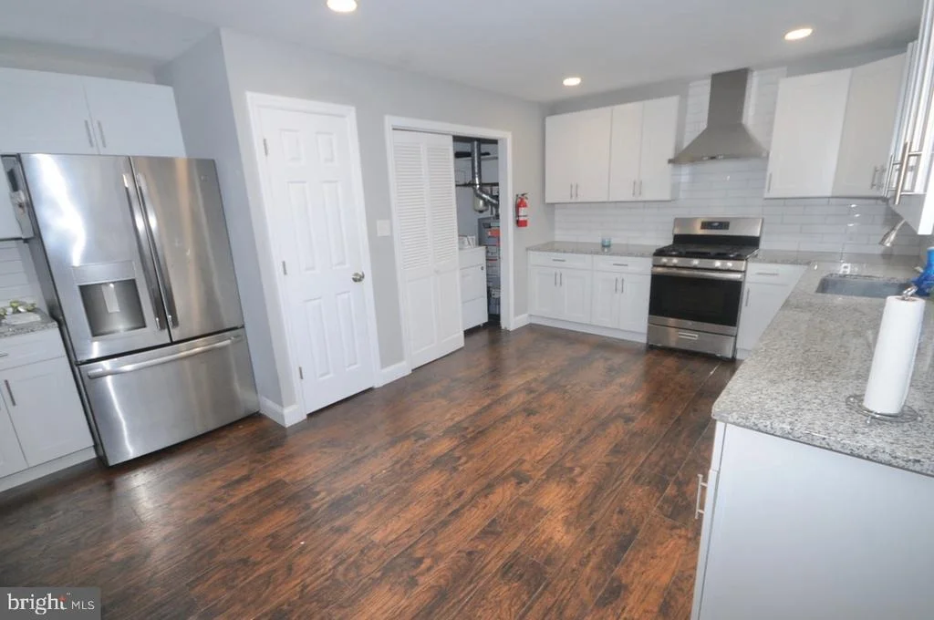 Photo of 298 N HOOK ROAD