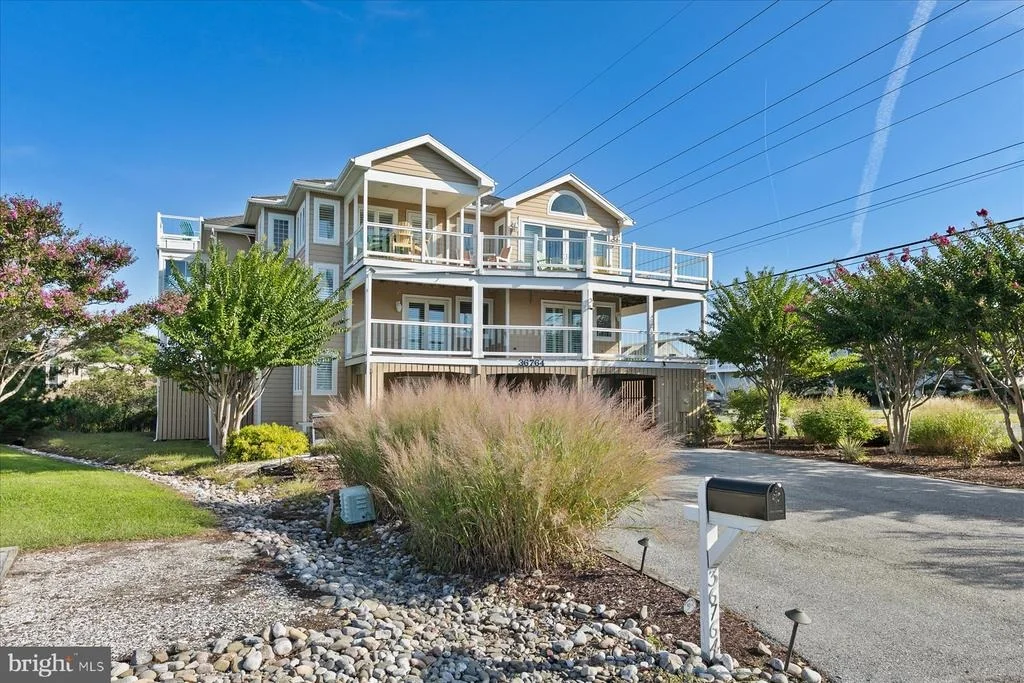 Photo of 36764 BAYSIDE DRIVE