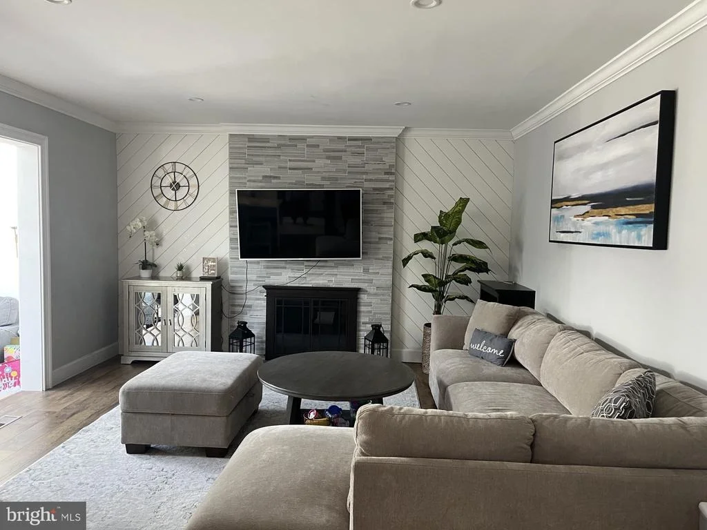 Photo of 2 LEE COURT