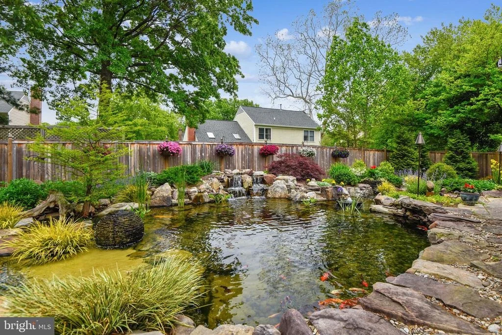 Photo of 6 SERPENTINE COURT