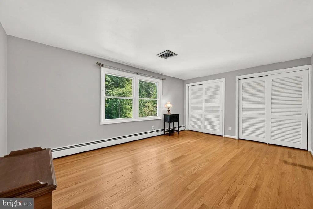Photo of 11416 VALE ROAD