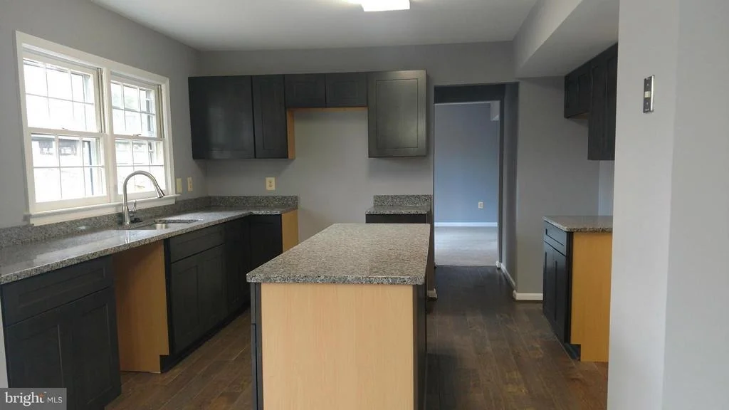 Photo of 1608 HUTCHINSON LANE