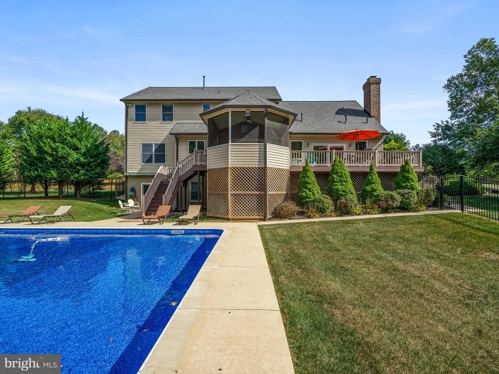Photo of 8910 PRIMULA DRIVE