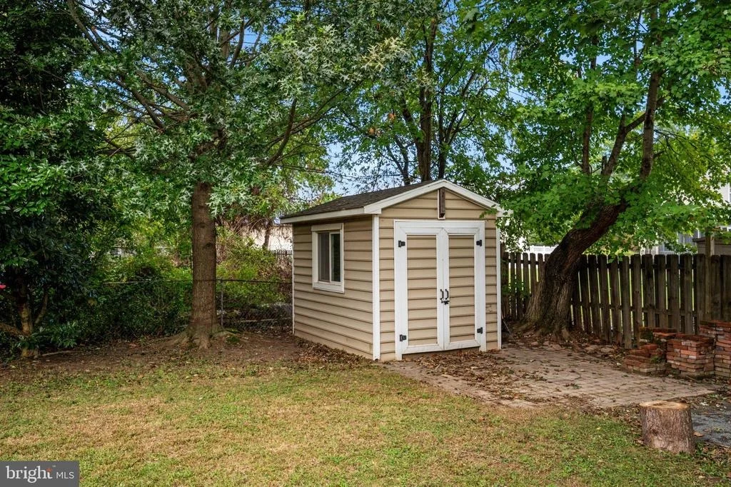Photo of 1351 CALVERT ROAD