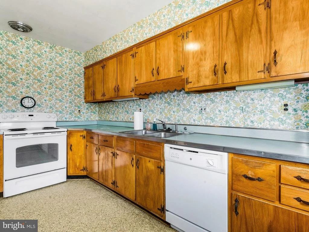 Photo of 17305 BATCHELLORS FOREST ROAD