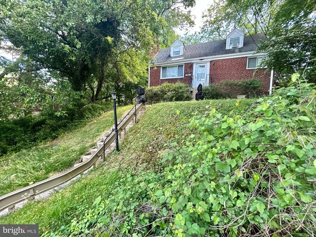 Photo of 906 DRYDEN COURT