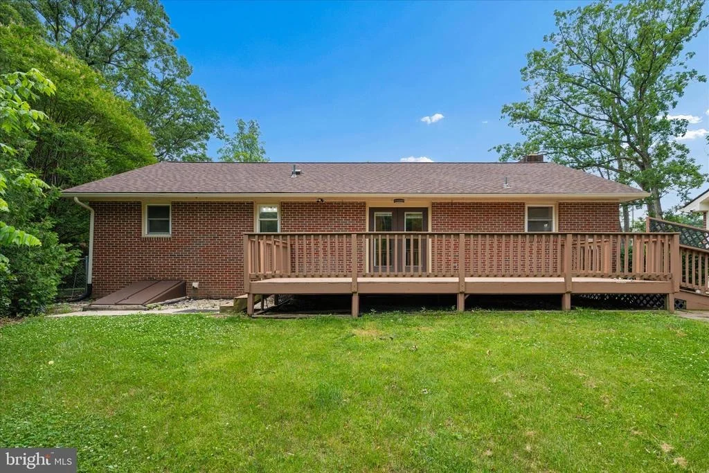 Photo of 7052 LINGANORE ROAD