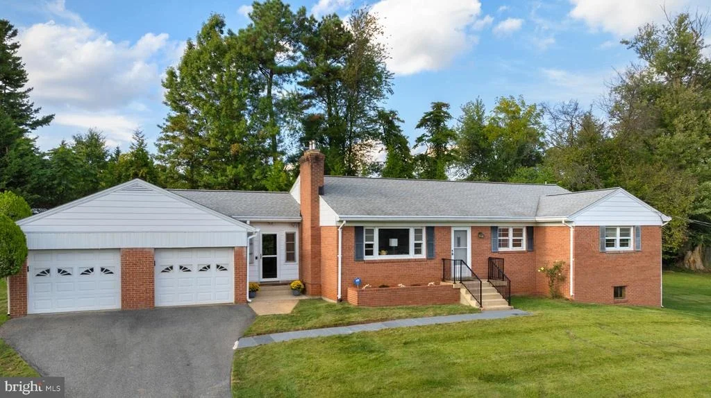 Photo of 11809 COLLINS DRIVE