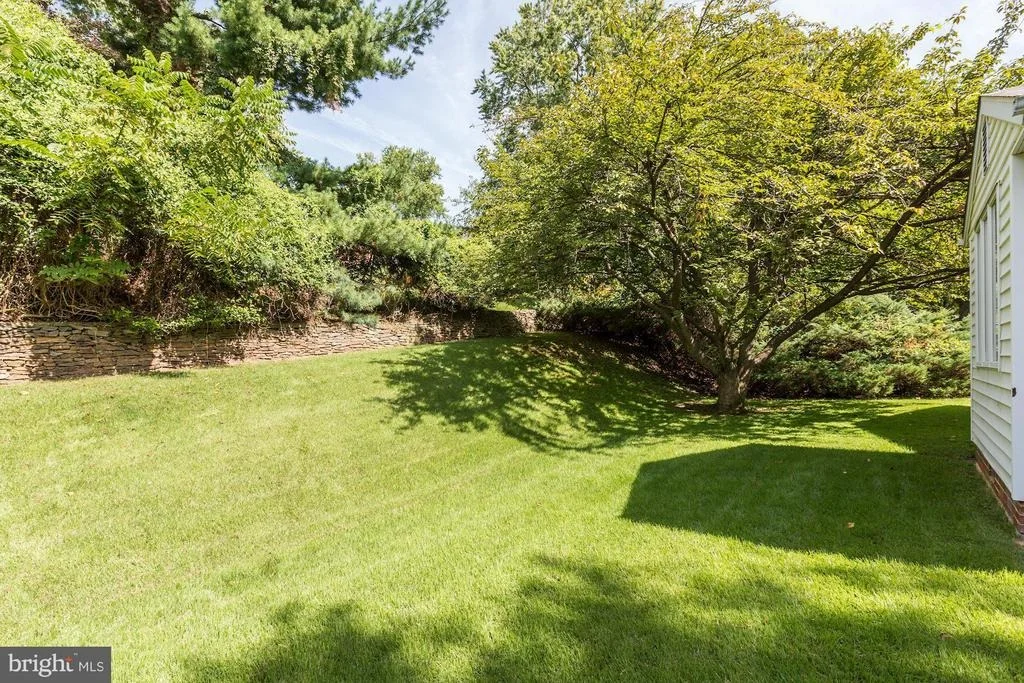 Photo of 302 BURNT MILLS AVENUE