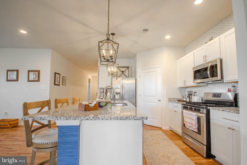 Photo of 406 TWIN CREEKS DRIVE