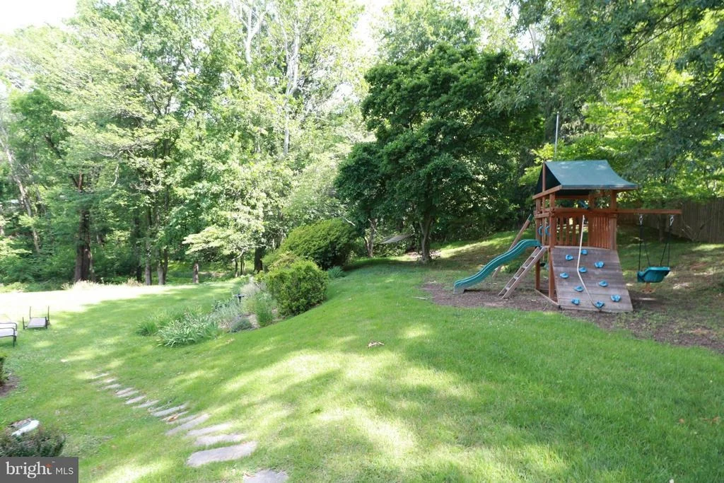 Photo of 525 WHITINGHAM DRIVE