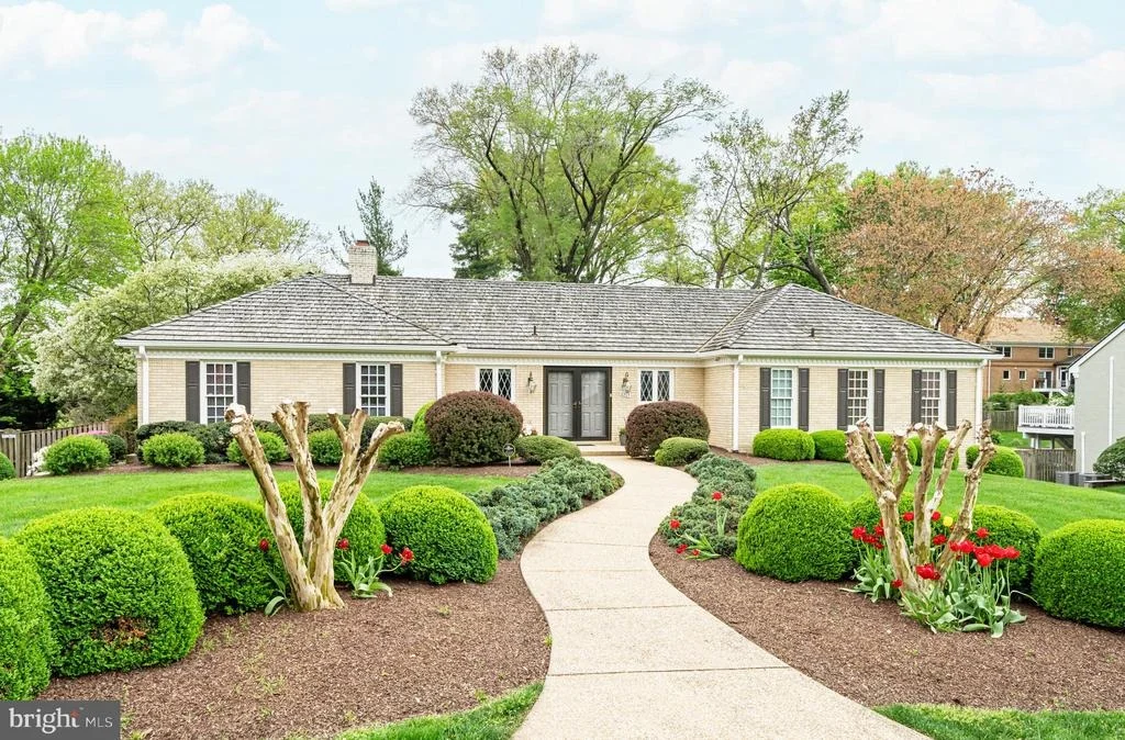 Photo of 6305 STONEHAM LANE
