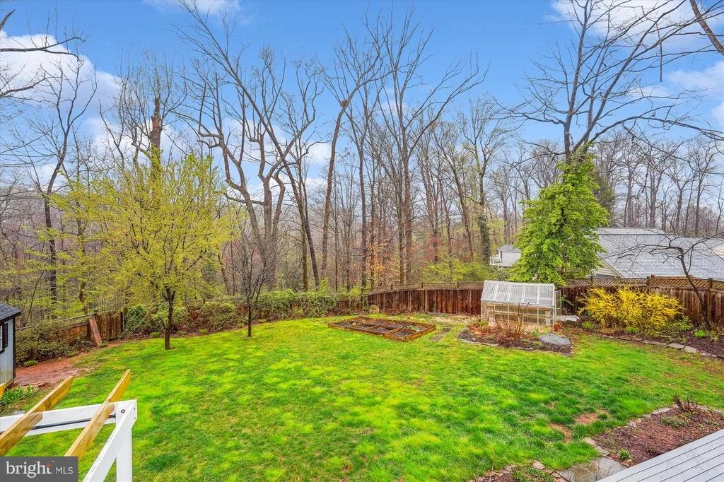 Photo of 5514 INVERCHAPEL ROAD