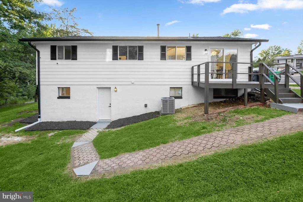 Photo of 5918 SOUTHGATE DRIVE