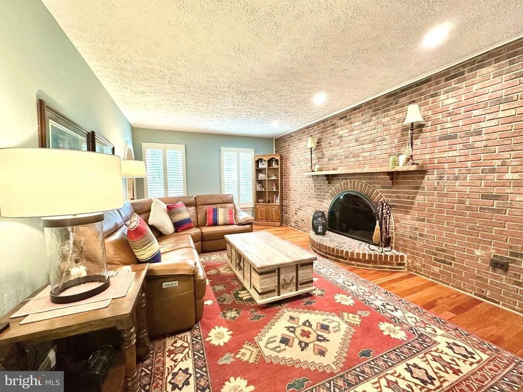 Photo of 616 SILVERSTONE COURT