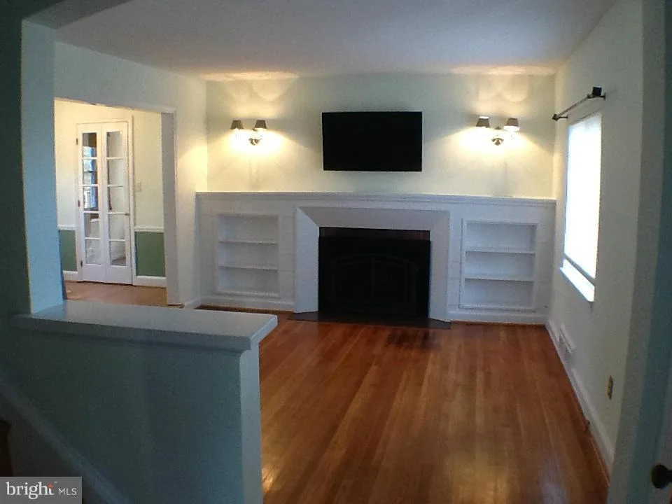 Photo of 9501 WARREN STREET