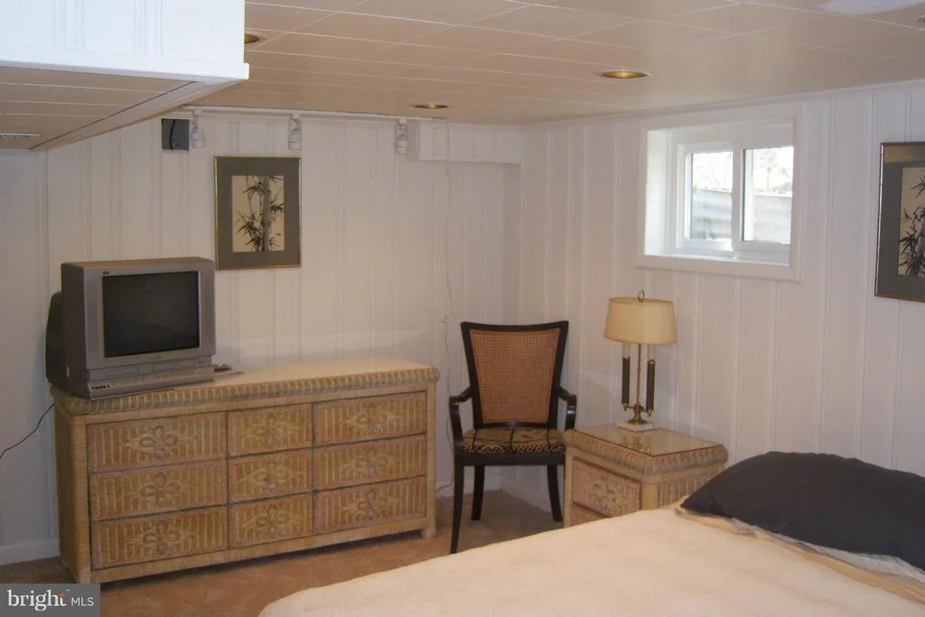 Photo of 221 WILLIAMSBURG DRIVE