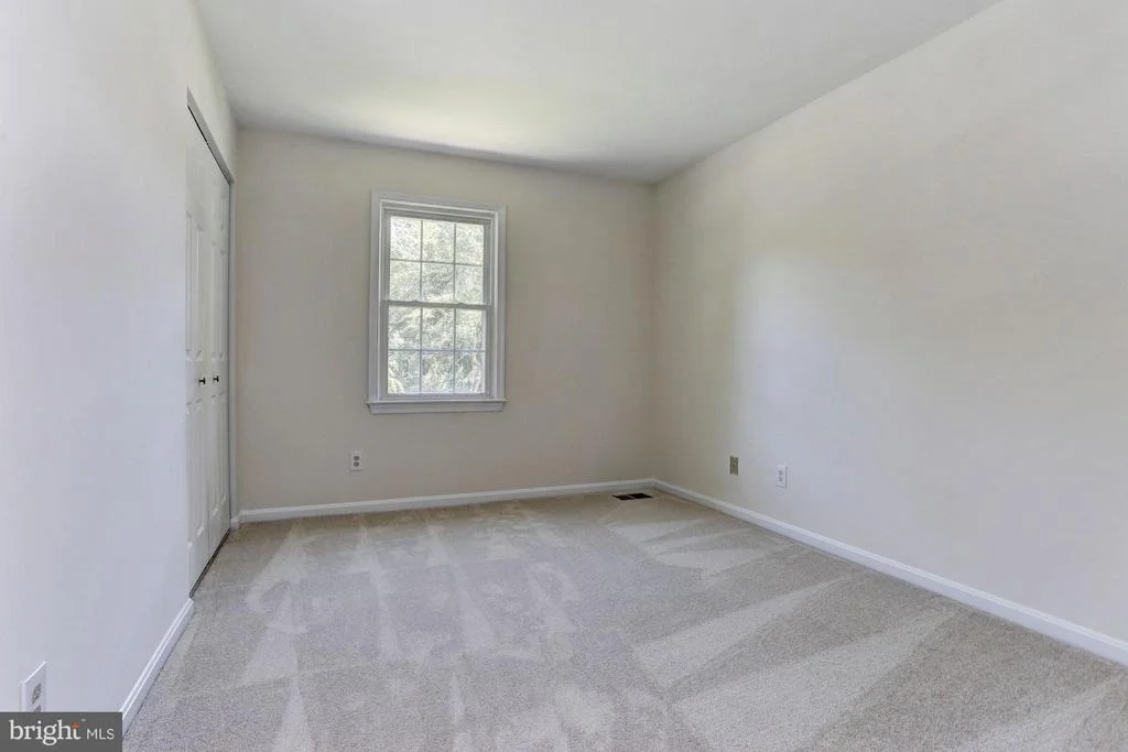 Photo of 18312 QUEEN ELIZABETH DRIVE
