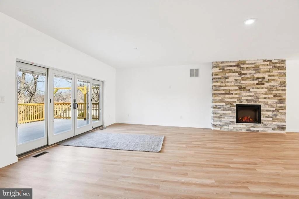 Photo of 8325 GROVE ANGLE ROAD