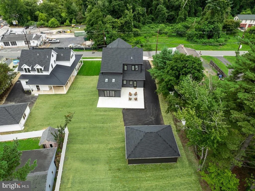 Photo of 8 CHAPEL AVE