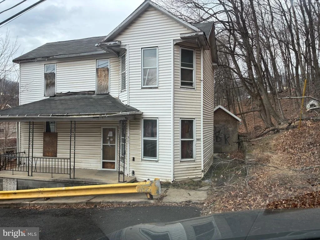 Photo of 107 OAKVIEW DRIVE