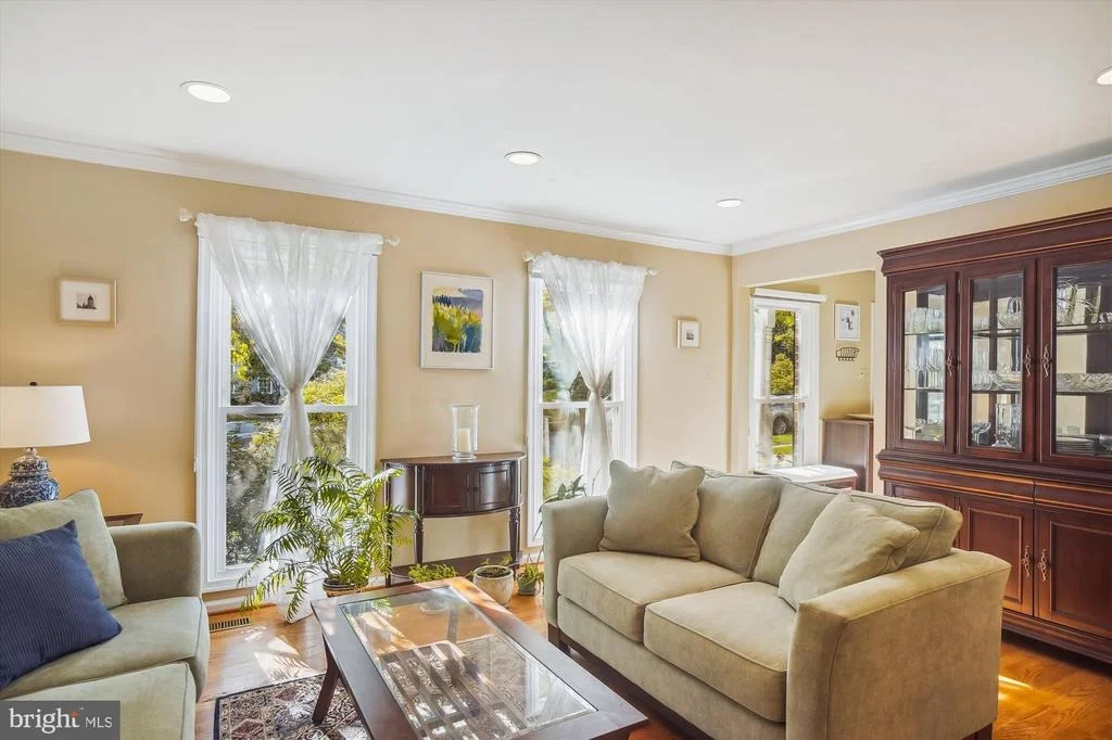 Photo of 2427 HENSLOWE DRIVE