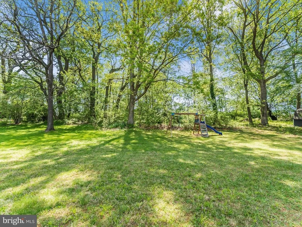 Photo of 2833 RODERICK ROAD