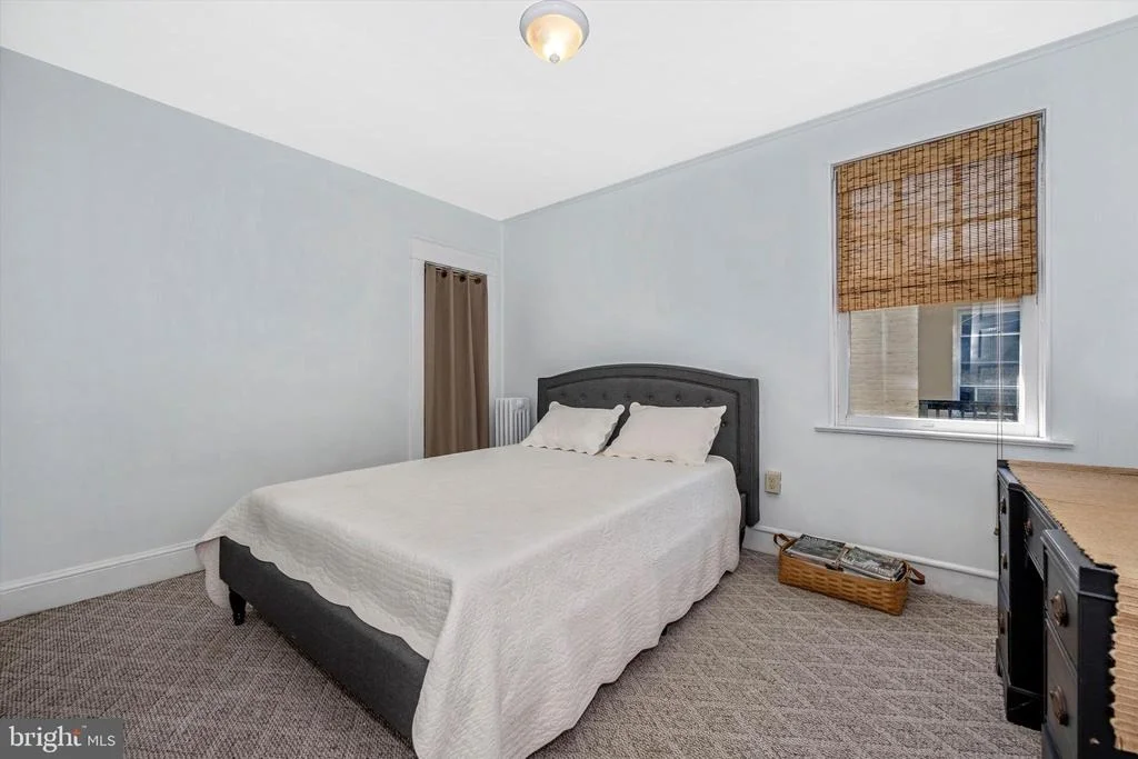 Photo of 323 W 7TH STREET