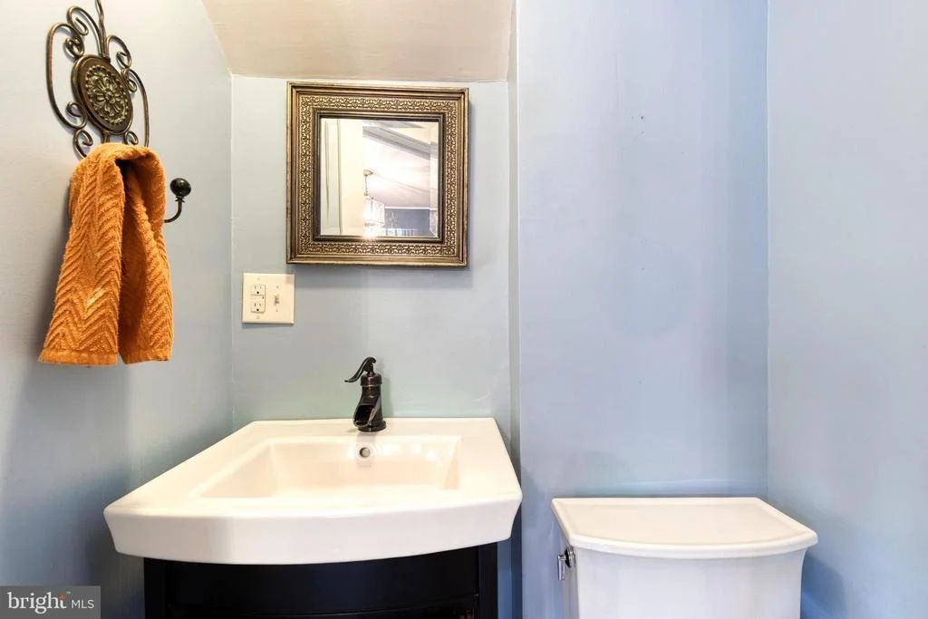 Photo of 1704 LINCOLN DRIVE