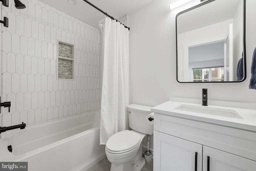 Photo of 1422 HOWARD ROAD
