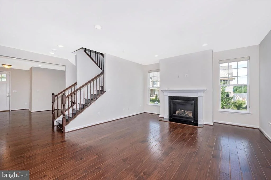 Photo of 8420 CLIFFVIEW LANE