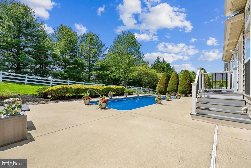 Photo of 503 GLENBROOK DRIVE